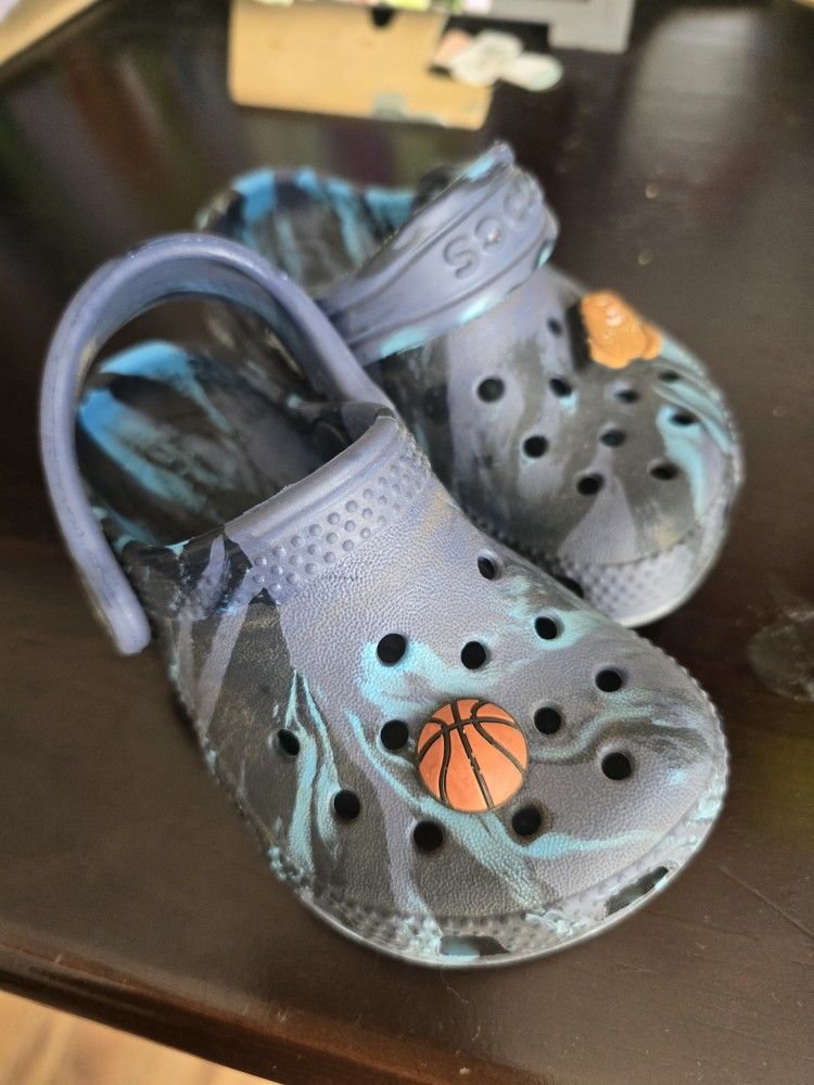 Size 6 Toddler Crocs