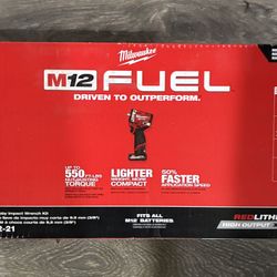 Milwaukee M12 FUEL 3/8 Stubby Impact Wrench Kit