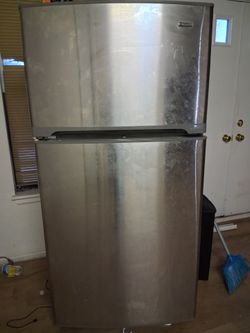Frigidaire Stainless Steel Top-Freezer Refrigerator