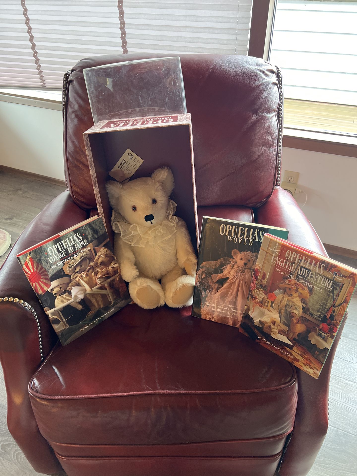 Ophelia Steiff Bear plus 3 Matching Ophelia Books-Gift Set