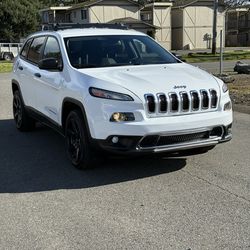 2017 Jeep Cherokee Sport / Sport Altitude