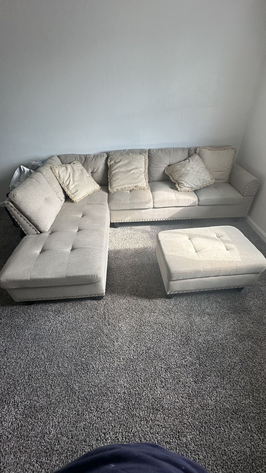 Moving sale, I need you to leave as soon as possible