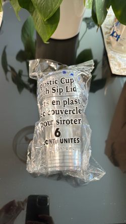 Plastic cups with sip lids