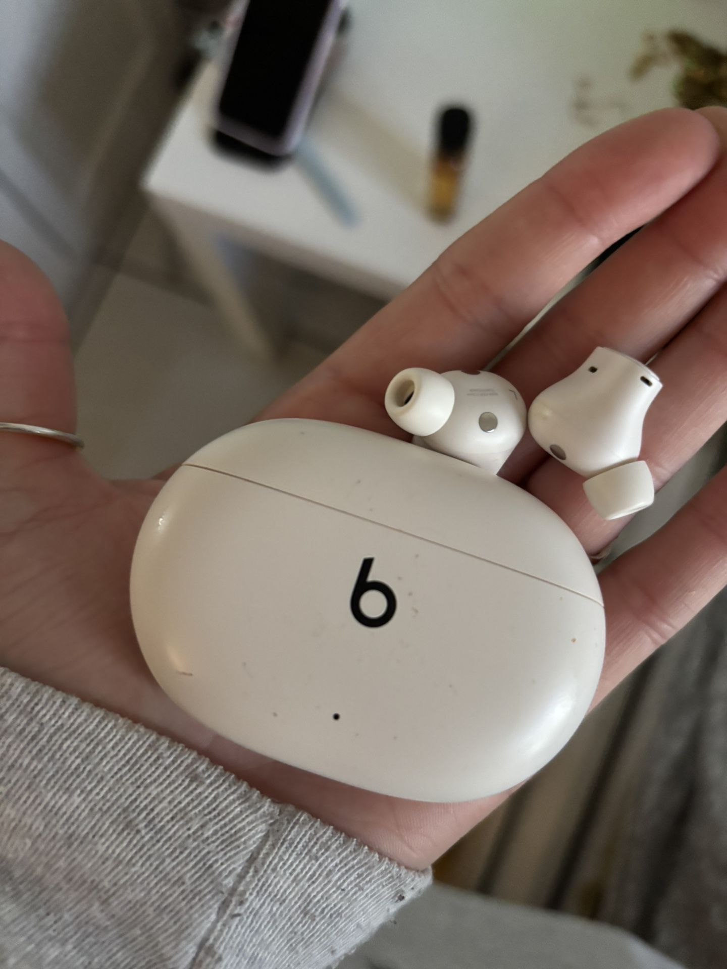 beat studio buds beige