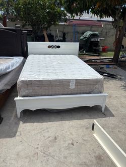 Full size mattress