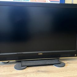 TV VIZIO LCD HDTV 37” 