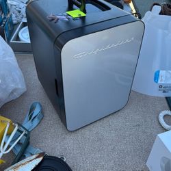 Frigidaire Refrigerator 