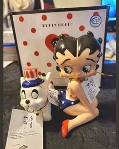 Betty Boop / Pudgy Salt N Pepper Shaker