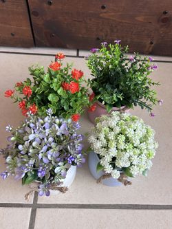4 Artificial Flowers