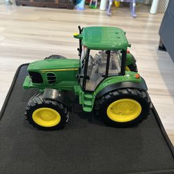 Britain's ERTL John Deere Green Tractor 6930 Toy Model 11+" long Plastic 