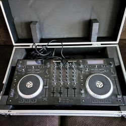 Numark Controller With Case