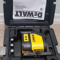 DEWALT DW088 165 FT RED SELF-LEVELING CROSS-LINE LASER WITH (3) BATTERIES AAA & CASE