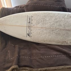 Ben Milano 5’ 10” Surfboard FCS Fins And Stomp Pad