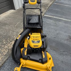 Dewalt Commercial Lawnmower 28 Inch