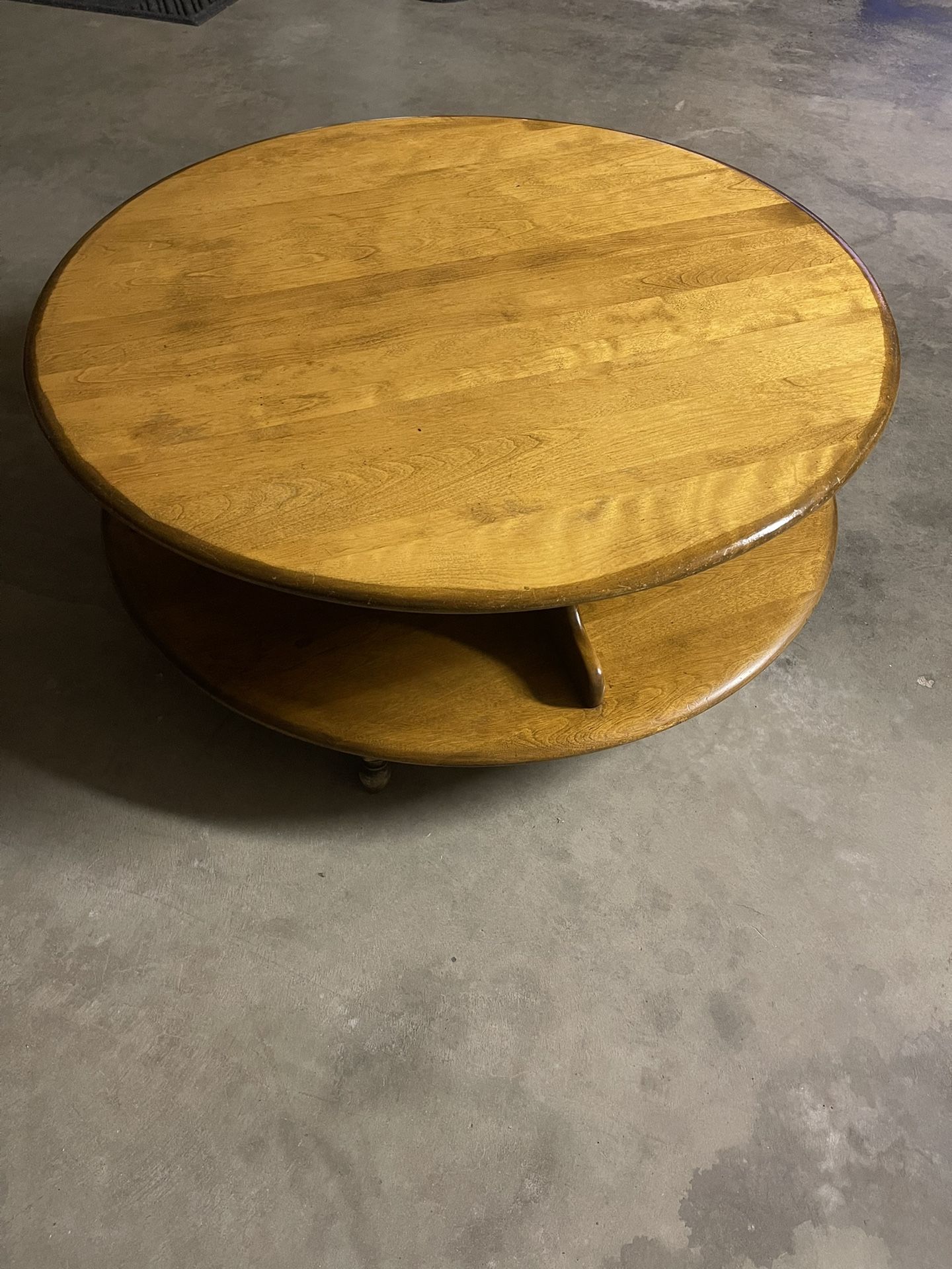Round Swivel Table 