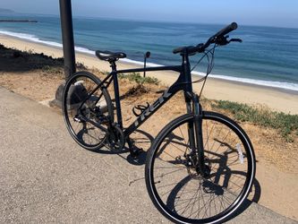 Trek dual sport 1   16 speed large size lightweight aluminum frame with disc brakes