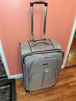 London Fog Quality 29" Check-In Luggage with 4 Wheels