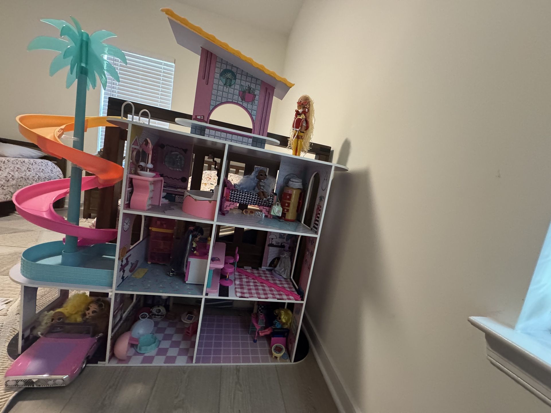 L.O.L Doll House
