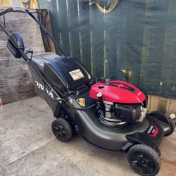 BRAND NEW HONDA HRN-216 VLAA /170CC/ ELECTRONIC START/ TWIN BLADE / GRASS BAG INCLUDED WITH FULL PRICE OFFER.