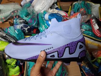 Soccer shoes