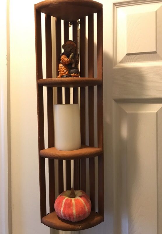 Corner shelf