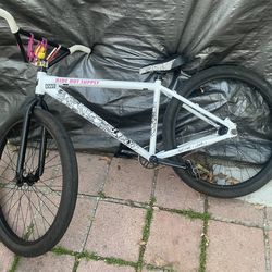 Throne one white chad