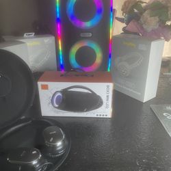 Speakers And Headphones Sellers Lot