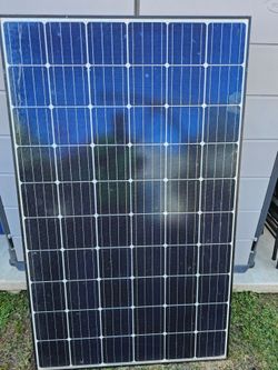 (4) Used 280w Hyundai Solar Panels
