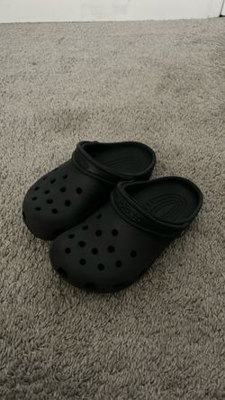 Black crocs
