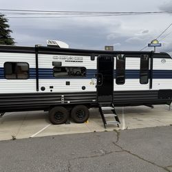 2025 Forest River Cherokee Grey Wolf 22RR – Toy Hauler – Financing Available