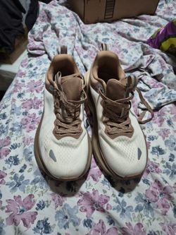 Women's exercise shoes