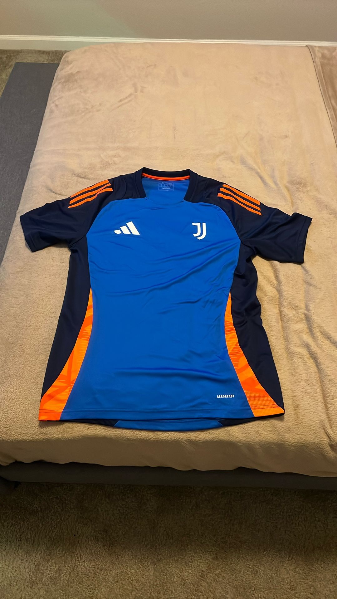 Juventus Blue Training Kit Size M