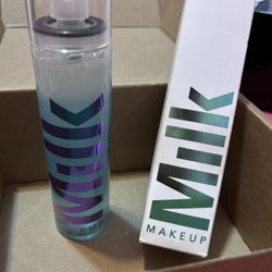 Milk Makeup Hydro Grip 12HR Dewy Setting Spray With Hyaluronic Acid + Niacinamide