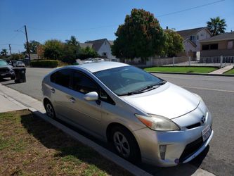 Toyota Prius Hybrid Sedan – Silver