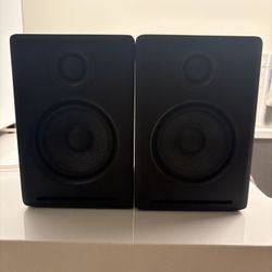 Audioengine A2+ Powered Desktop Speakers – Black – Excellent Condition 