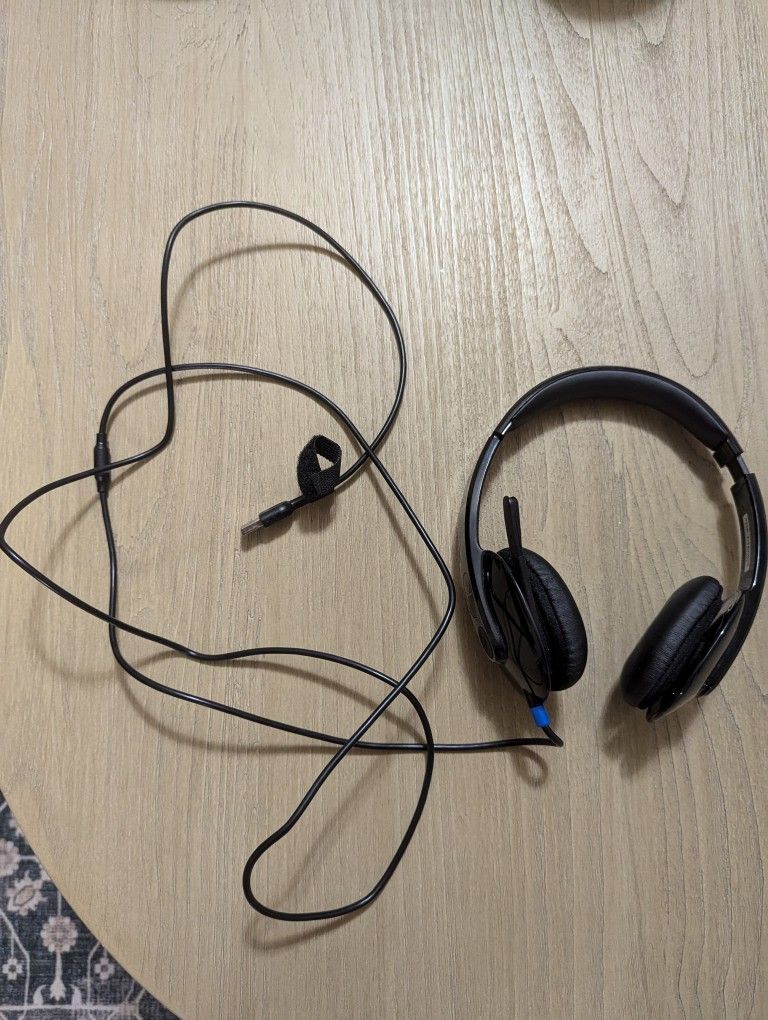 Logi headphones with microphone
