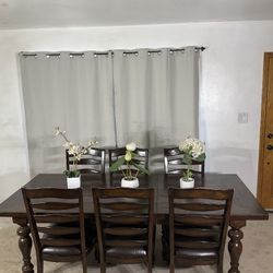 Extendable Dining Table With 6 Chairs PERFECT FIOR OKDER OR “HEAVIER” GUESTS