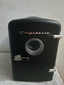 Frigidaire Retro Mini Fridge Black
