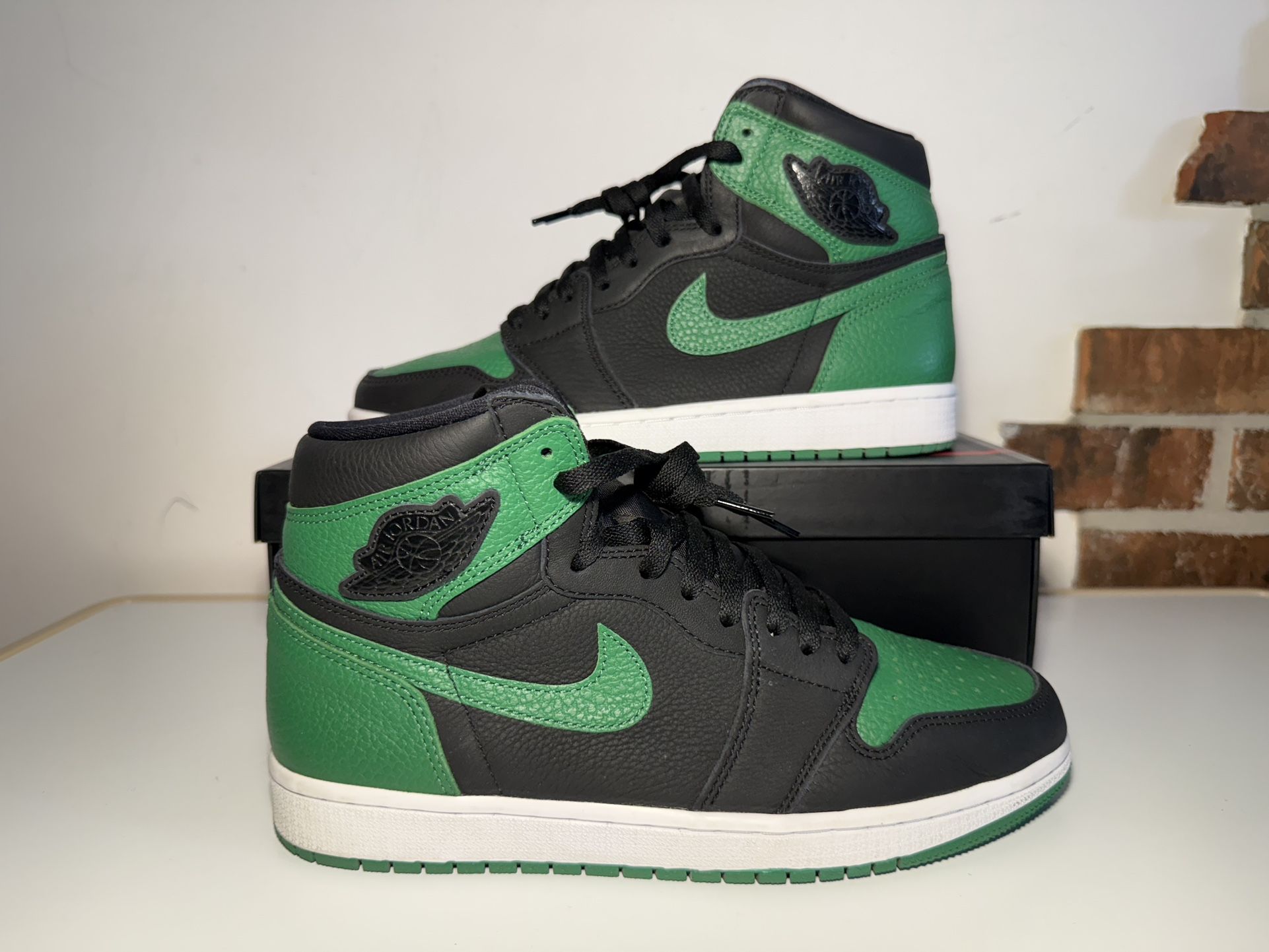 Air Jordan 1 High Pine Green Size 9