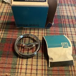 GM 1967 Chevrolet IMPALA ROUND EMBLEM #(contact info removed) Quarter Panel OEM