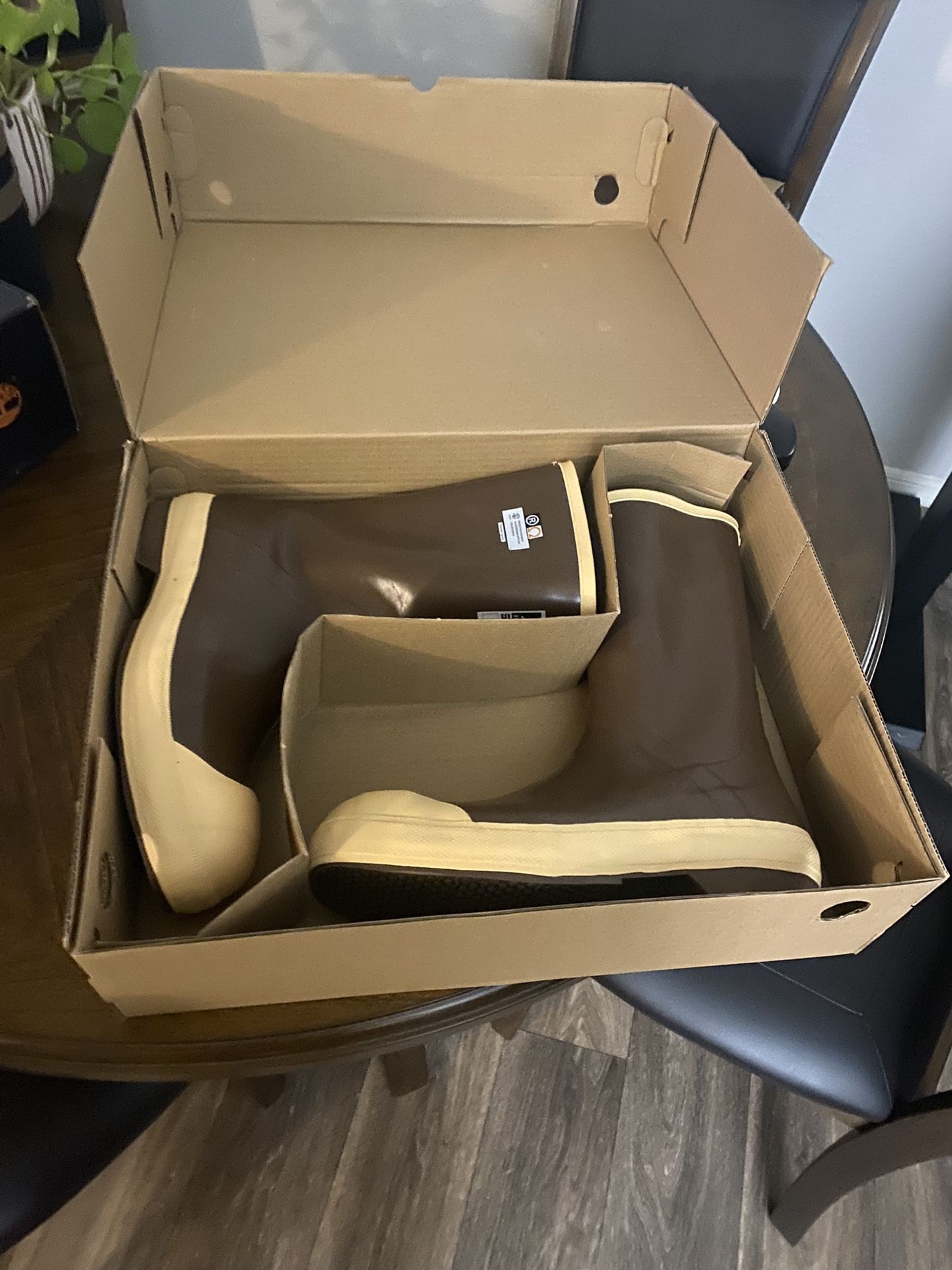 Brand New Size 11 Industrial Servus Steal Toe Rubber Boots 