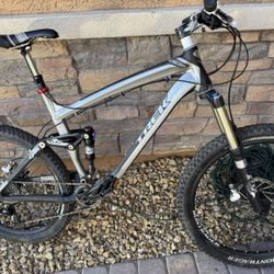 XL TREK REMEDY 7 FULL SUSPENSION MOUNTAIN BIKE FOR SALE