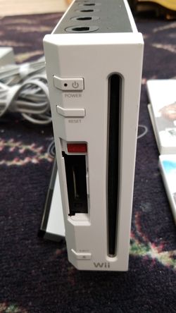 Nintendo wii RVL-001 White console W/wires. No controller