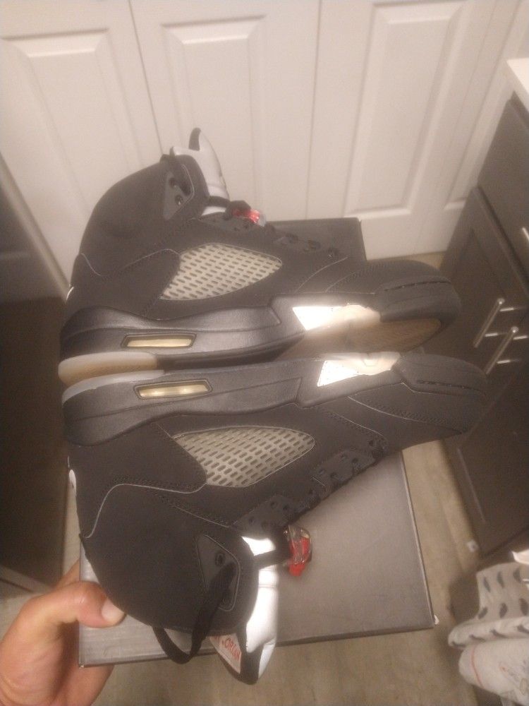 $260 Local pickup size 10. only. 2016 Air Jordan 5 Black Metallic OG With Original Box . Worn 3 Times Price Is Firm No Trades Footlocker Receipt