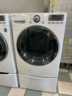 LG electric dryer with pedestal ( delivery available)