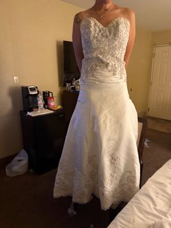 New white Wedding Dress size 8 never used bead design