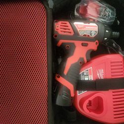 Milwaukee M12 Cordless Screwdriver