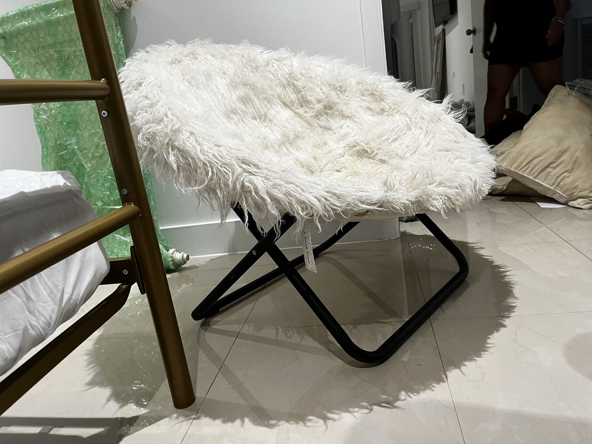 Cozy Faux Fur Saucer Chair