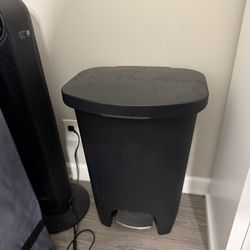 13 Gallon Trash Can