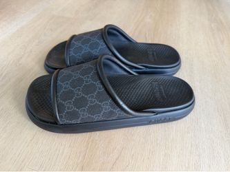 Gucci Pursuit Supreme Slides ‘Black’ - Size 9 Men’s (Lightly Used)